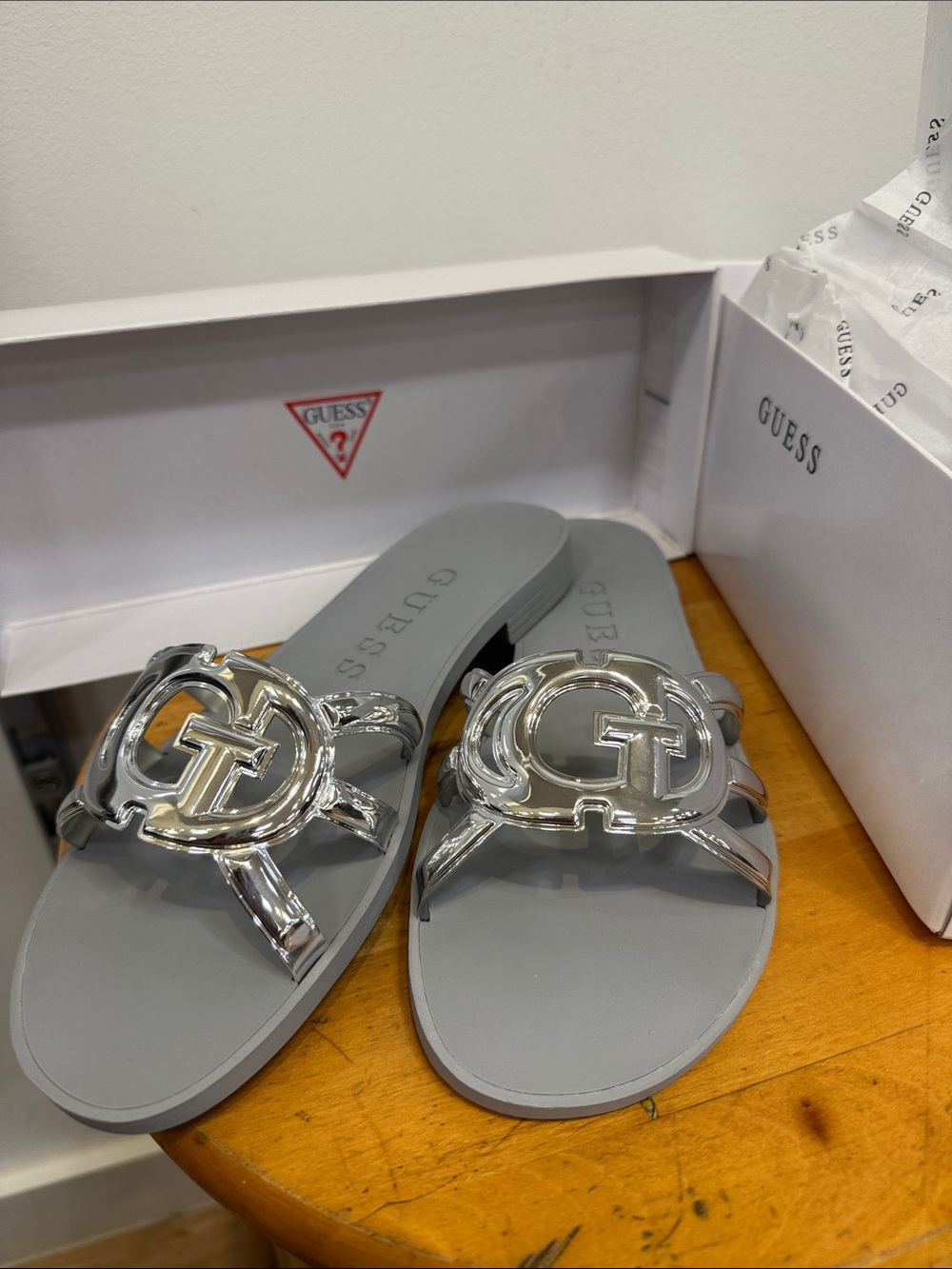 Guess Women's Light Gray Slide Sandals with Silver Logo Elyho